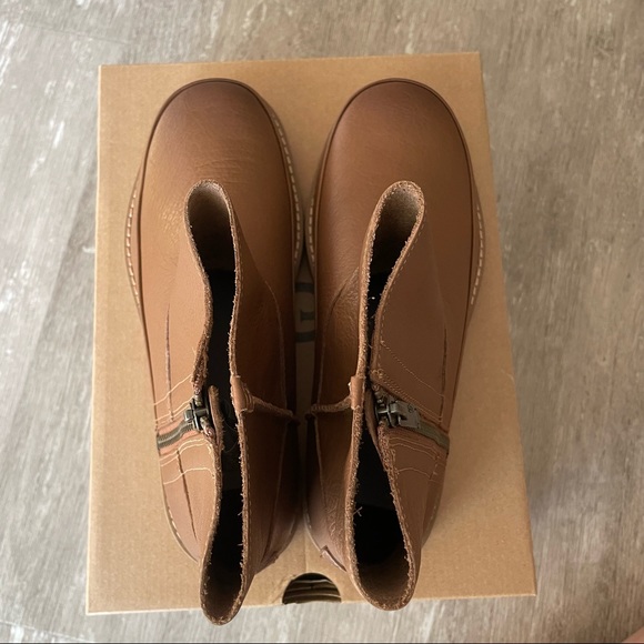 BNIB UGG Deconstructed Mini Zip Boot - Chestnut US 8/EU 39 - Picture 11 of 16